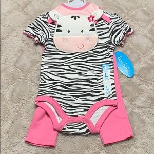 Baby outfit with bib